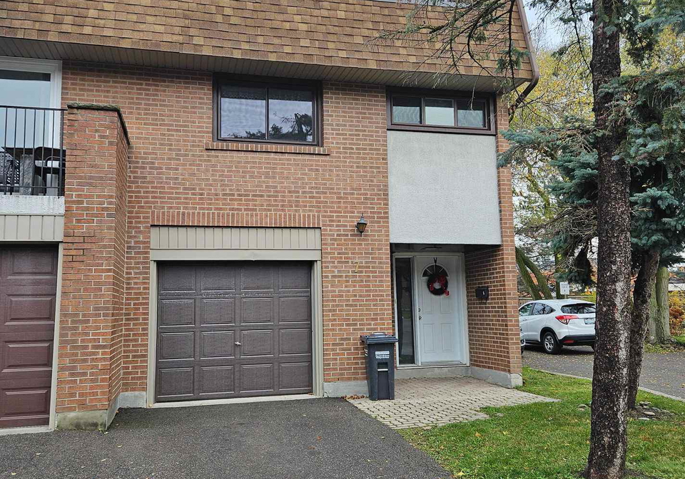 1051-cedarglen-gate-mississauga-ontario-w12878394