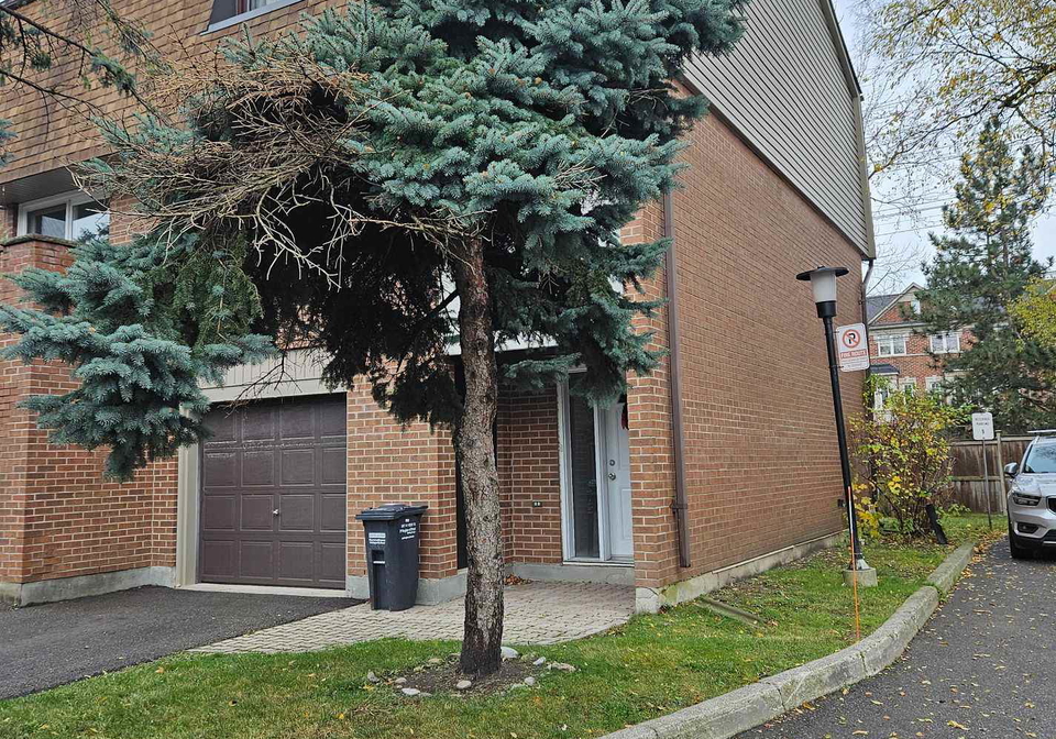 1051-cedarglen-gate-mississauga-ontario-w12878394