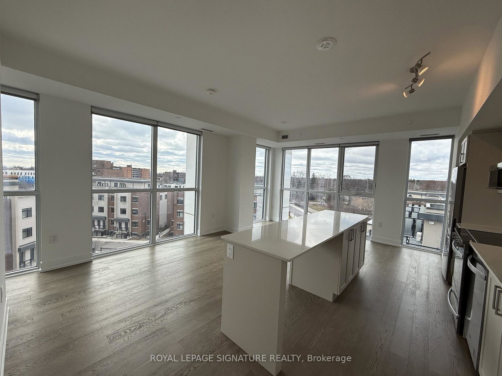 1063-douglas-mccurdy-common-mississauga-ontario-w12878754