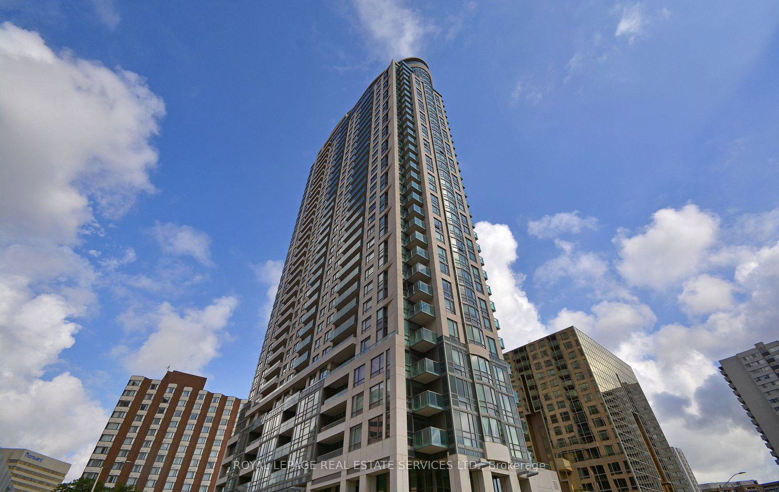 208-enfield-place-mississauga-ontario-w12878846