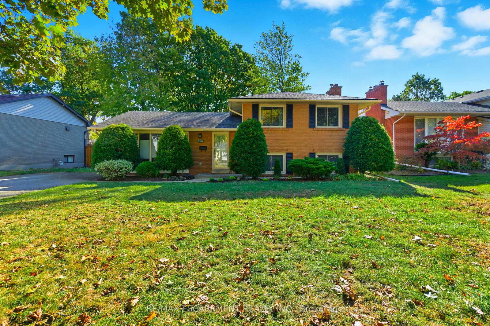 5210-mulberry-drive-burlington-ontario-w12880178