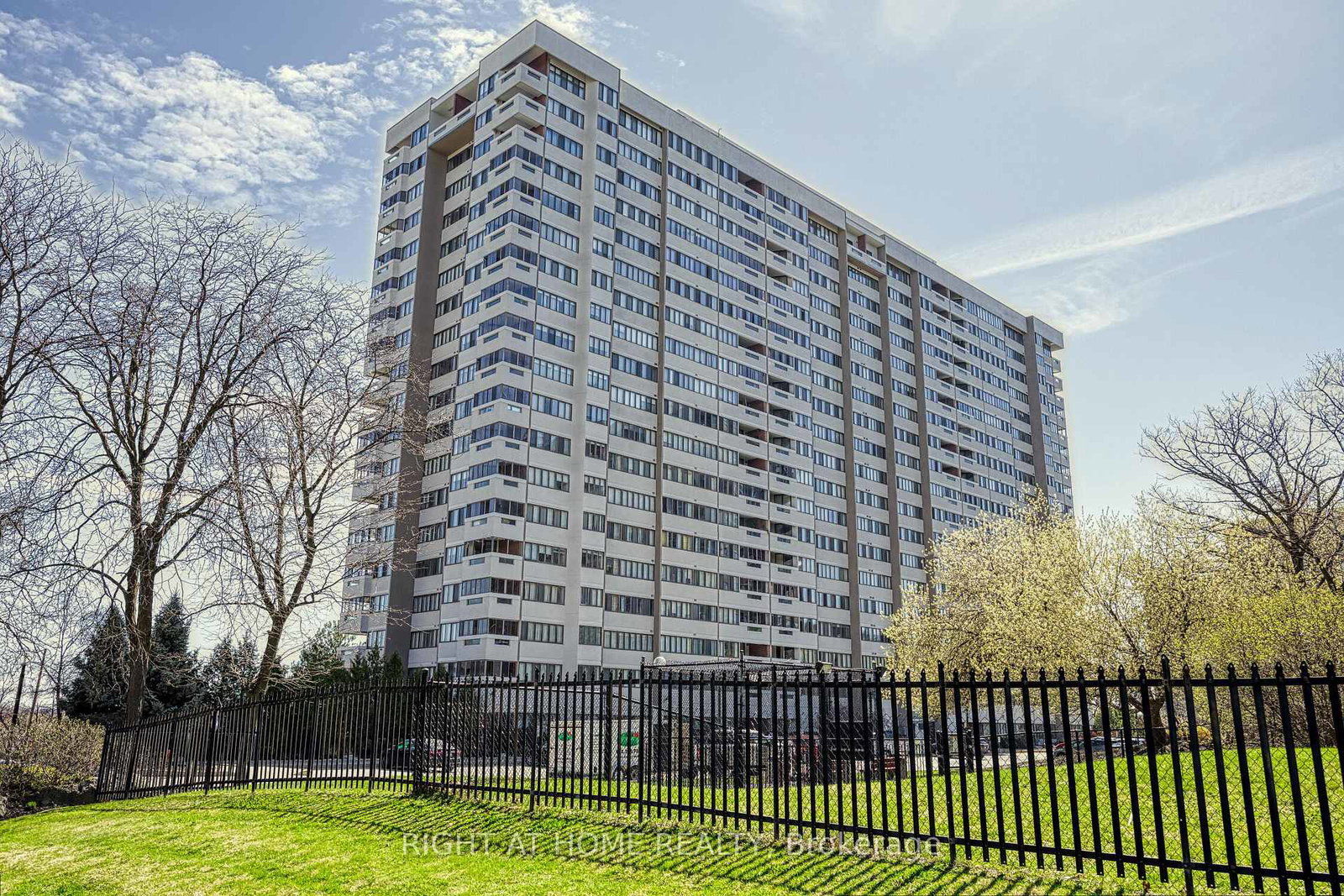1580-mississauga-valley-boulevard-mississauga-ontario-w12881108