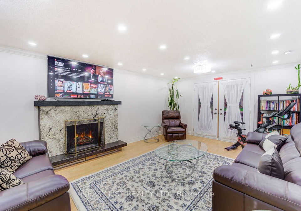 946-mcbride-avenue-mississauga-ontario-w12881908