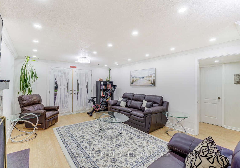 946-mcbride-avenue-mississauga-ontario-w12881908