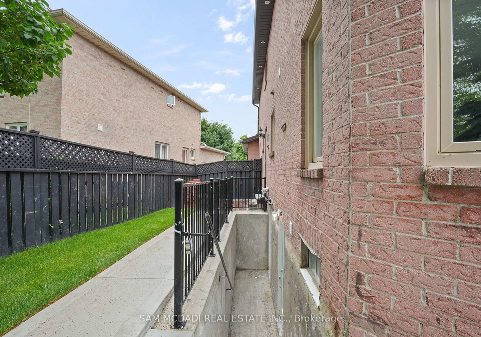 1527-chiddingstone-circle-mississauga-ontario-w12884340