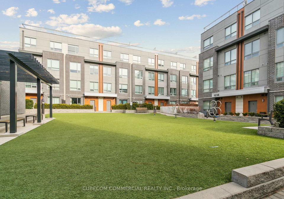 650-atwater-avenue-mississauga-ontario-w12884598