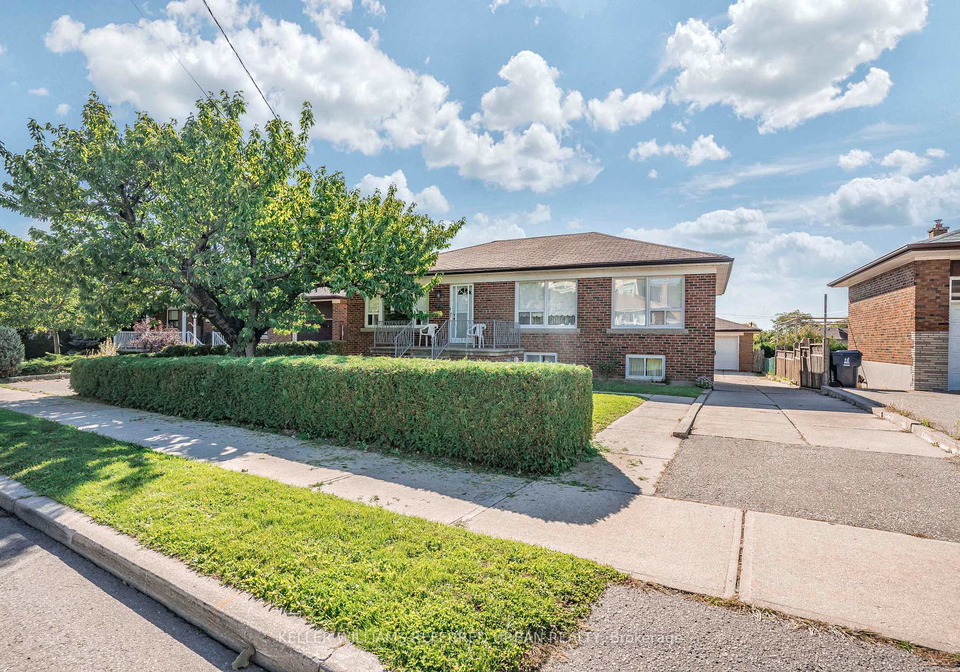 12-erie-street-north-york-ontario-w12887914