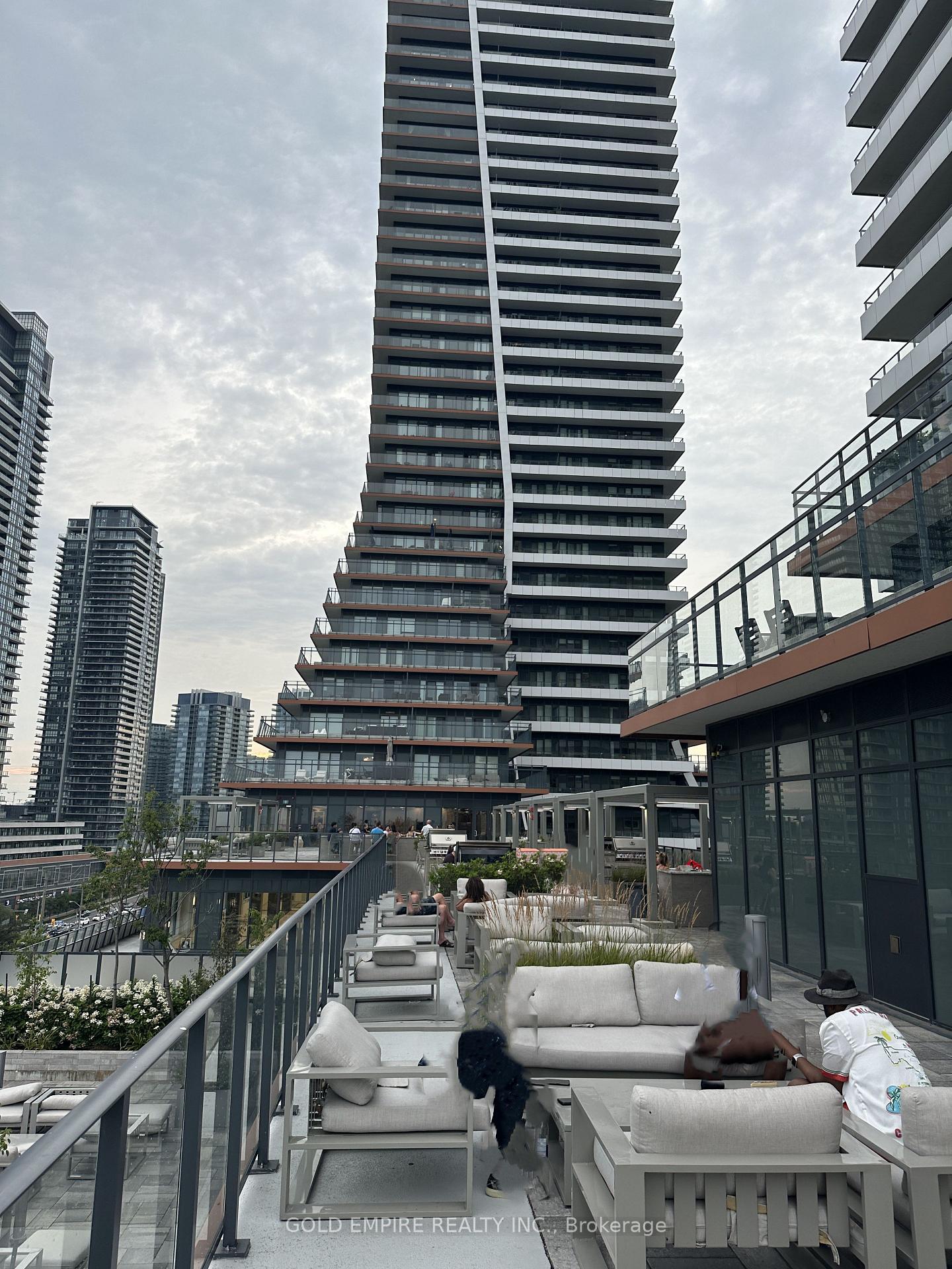 20-shore-breeze-drive-etobicoke-ontario-w12888006