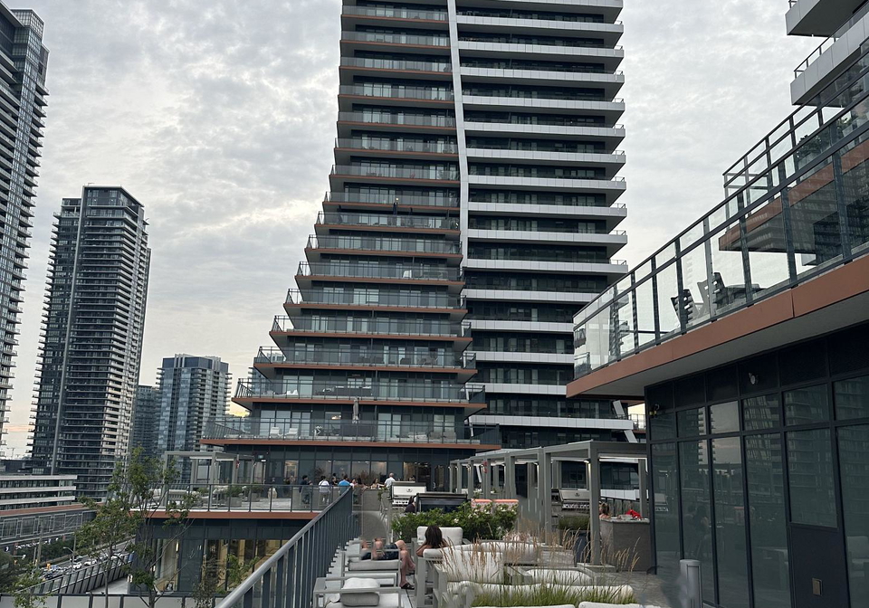 20-shore-breeze-drive-etobicoke-ontario-w12888006