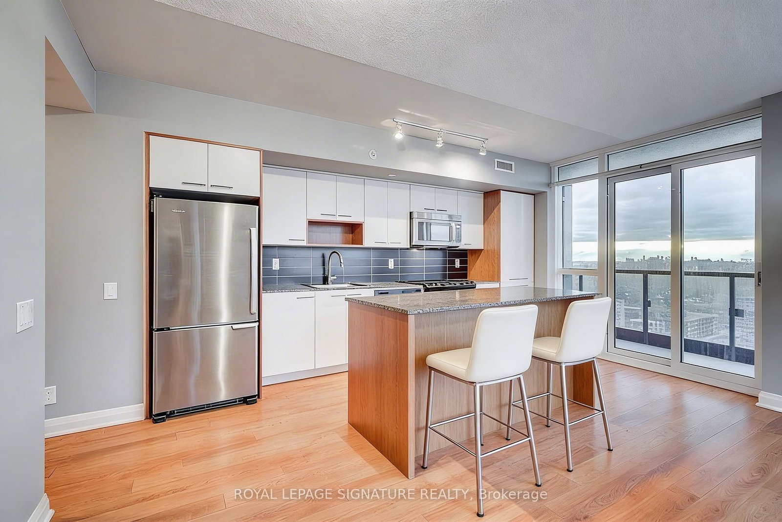5-valhalla-inn-road-etobicoke-ontario-w12889084