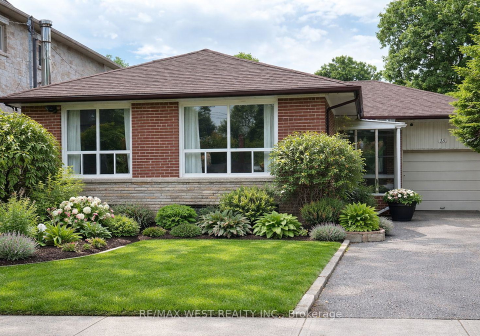 15-hamlyn-crescent-etobicoke-ontario-w12889136