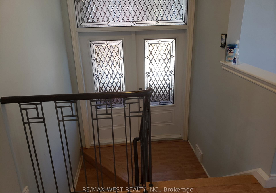 15-hamlyn-crescent-etobicoke-ontario-w12889136