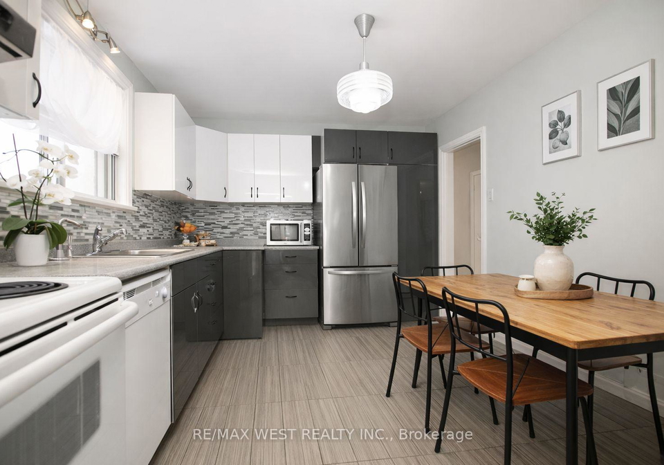 15-hamlyn-crescent-etobicoke-ontario-w12889136