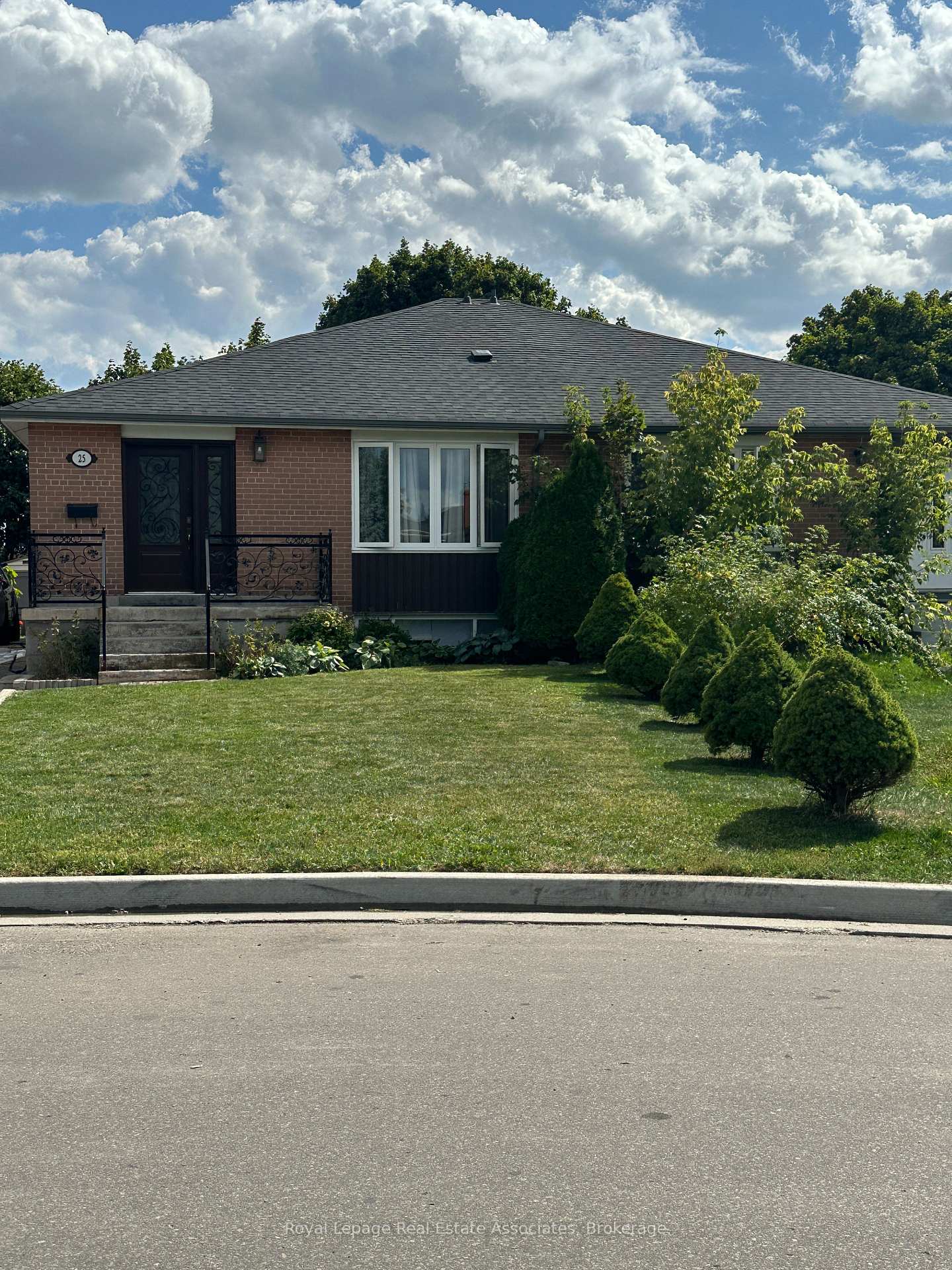 25-ashwood-crescent-brampton-ontario-w12889328