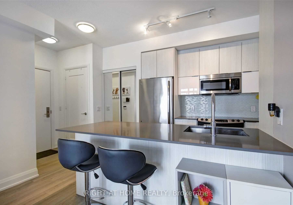 56-annie-craig-drive-etobicoke-ontario-w12892080