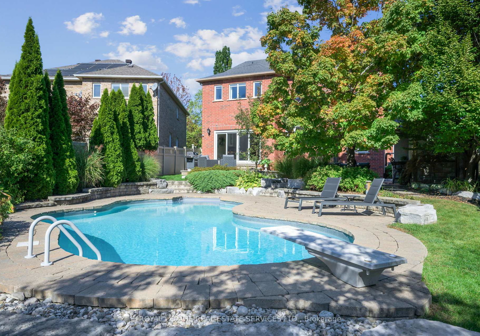 2530-hemmford-drive-oakville-ontario-w12892326
