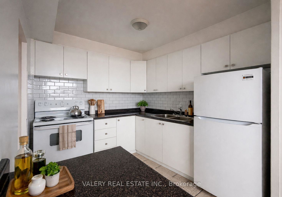 890-jane-street-toronto-ontario-w12893096