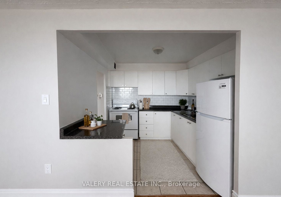 890-jane-street-toronto-ontario-w12893096