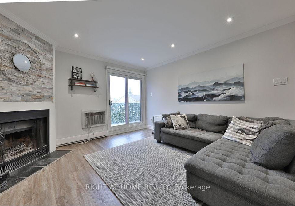 1498-pilgrims-way-oakville-ontario-w12893478