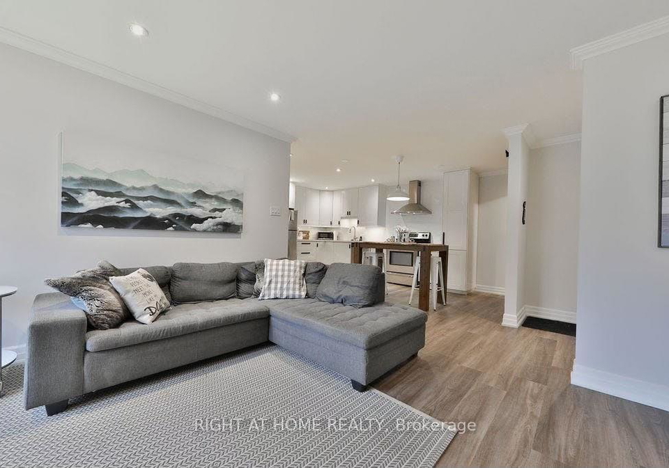 1498-pilgrims-way-oakville-ontario-w12893478