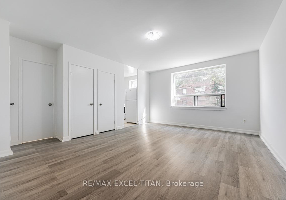 4-hill-heights-road-etobicoke-ontario-w12893804