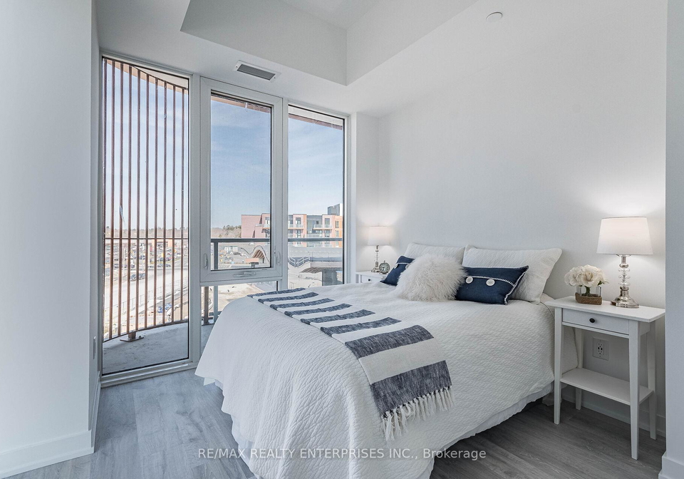 220-missinnihe-way-mississauga-ontario-w12894722