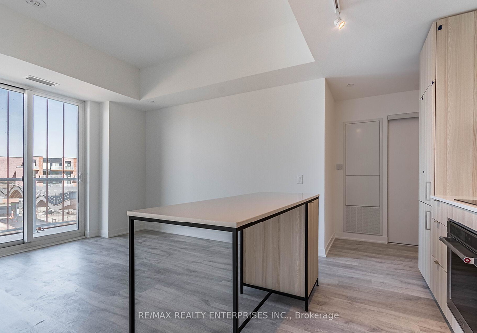 220-missinnihe-way-mississauga-ontario-w12894722