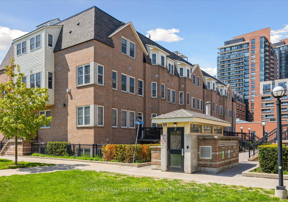 760-lawrence-avenue-w-north-york-ontario-w12895448