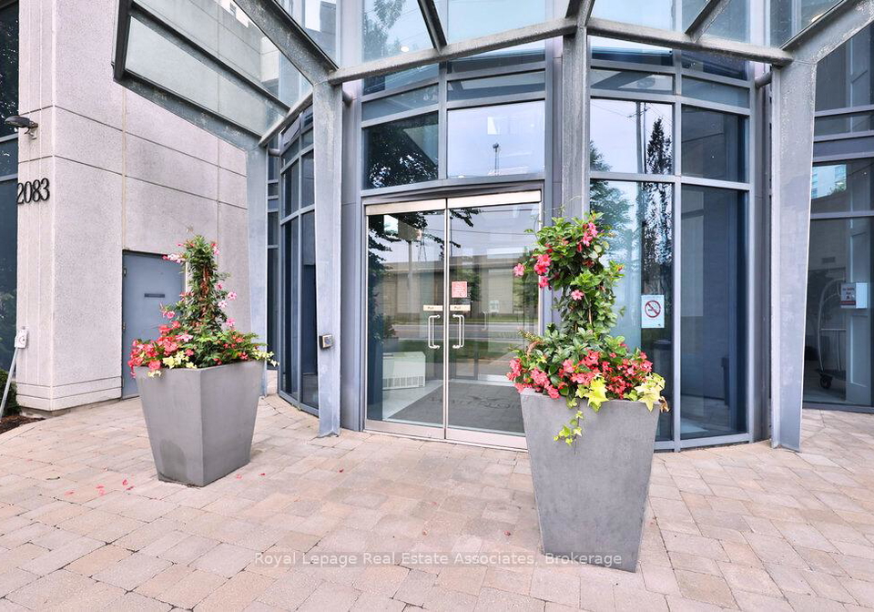 2083-lakeshore-boulevard-w-etobicoke-ontario-w12898658