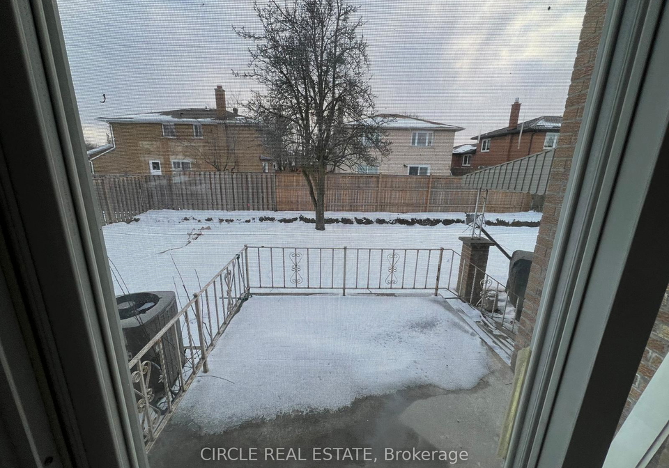 3592-swirlingleaves-crescent-mississauga-ontario-w12899516