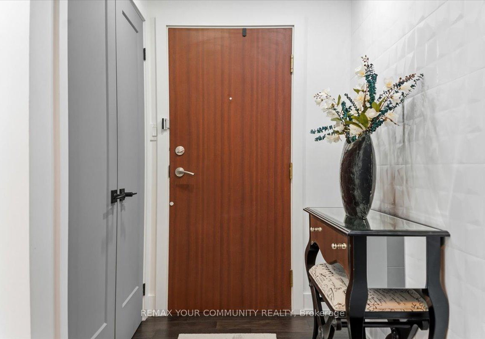 880-dundas-street-mississauga-ontario-w12900368