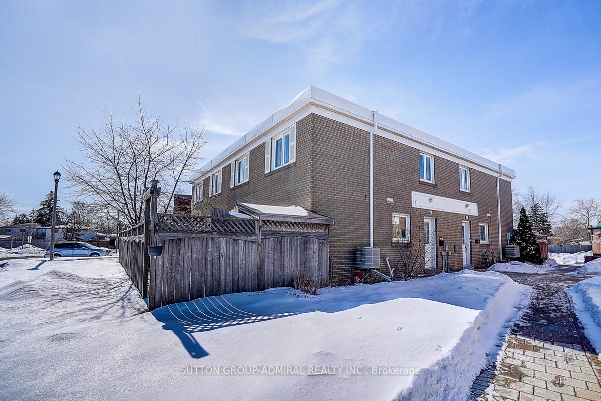 7-town-house-crescent-brampton-ontario-w12900466
