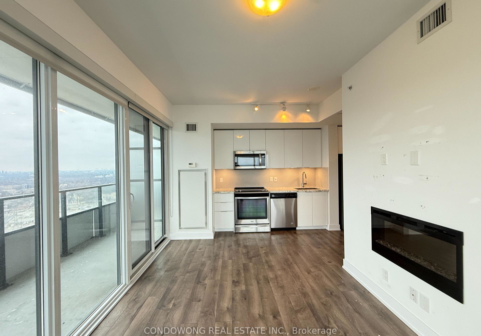 30-shore-breeze-drive-etobicoke-ontario-w12900738
