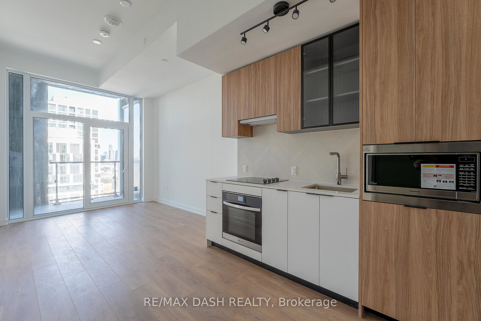 1037-the-queensway-avenue-etobicoke-ontario-w12902452