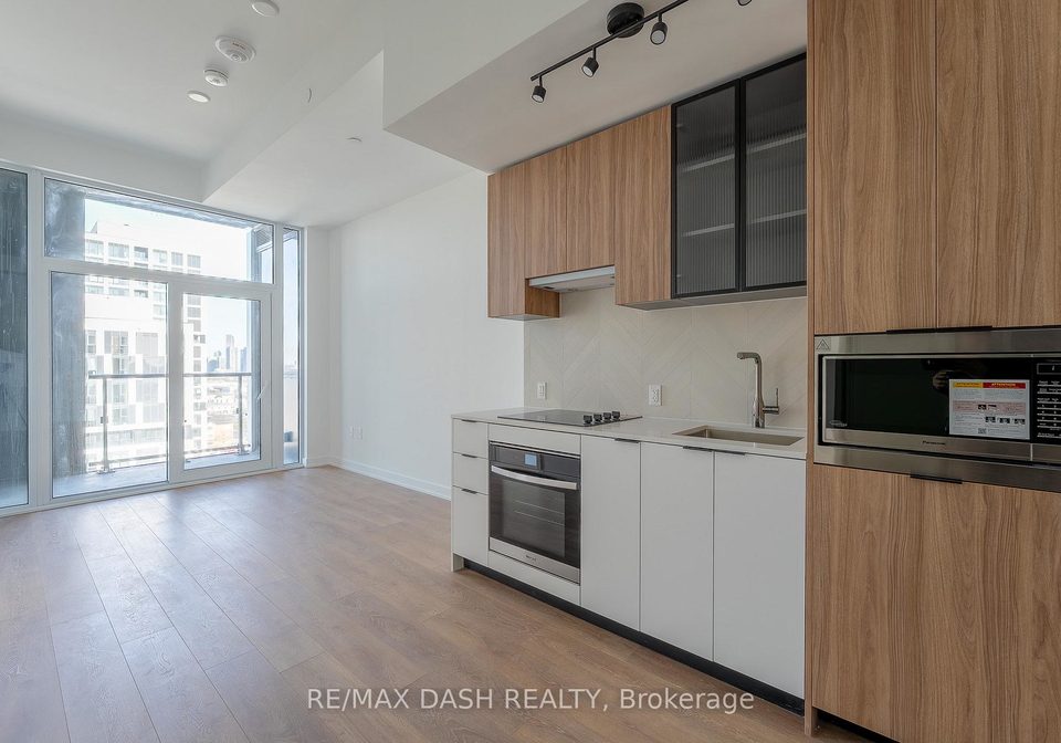 1037-the-queensway-avenue-etobicoke-ontario-w12902452