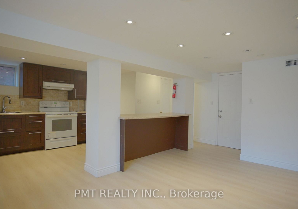 7-harvard-avenue-toronto-ontario-w12903436