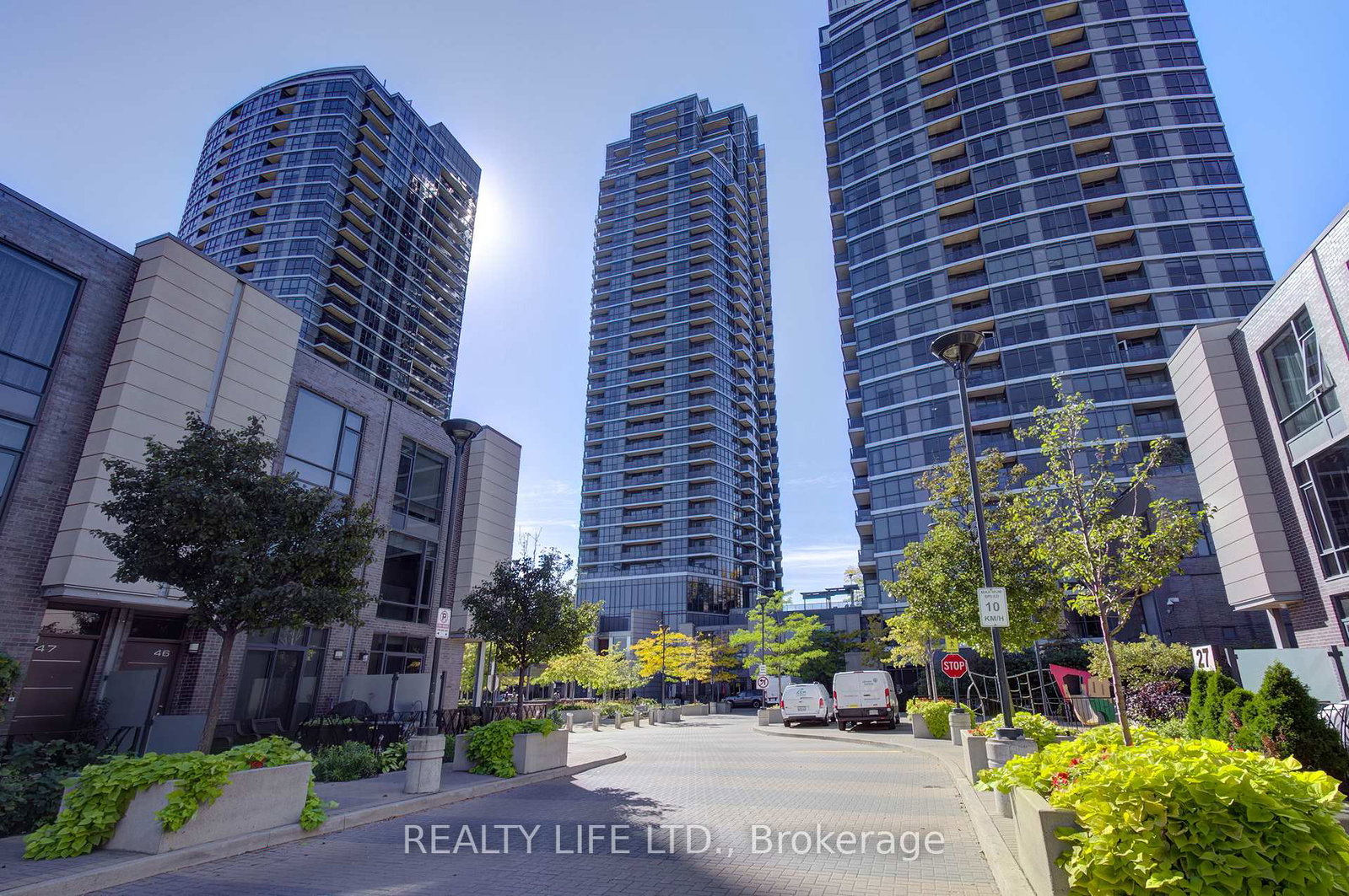 5-valhalla-inn-road-etobicoke-ontario-w12905038