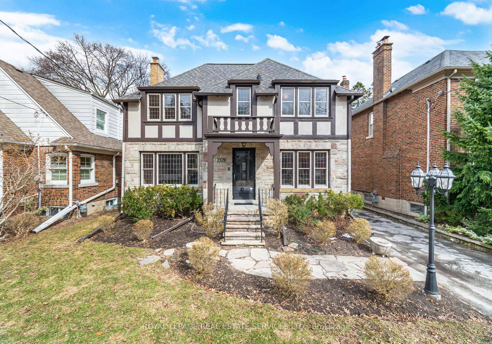 209-grenview-boulevard-s-etobicoke-ontario-w12905246