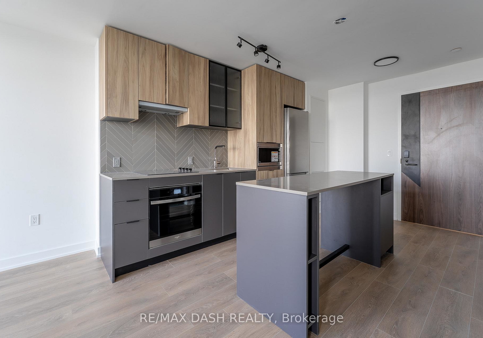 1037-the-queensway-avenue-etobicoke-ontario-w12905700