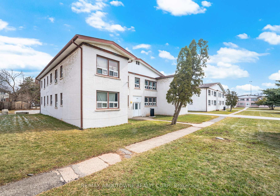 103churchill-avenue-e-oakville-ontario-w12905852