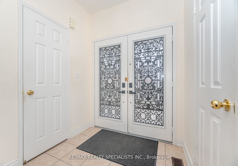 23-personna-circle-brampton-ontario-w12906696