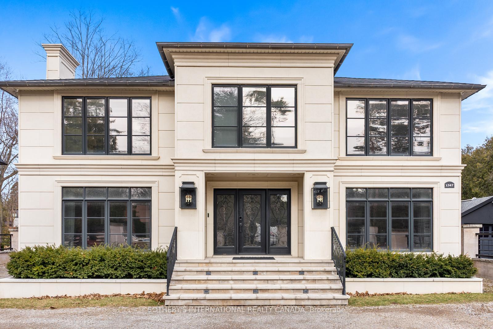 1347-queen-victoria-avenue-mississauga-ontario-w12906842