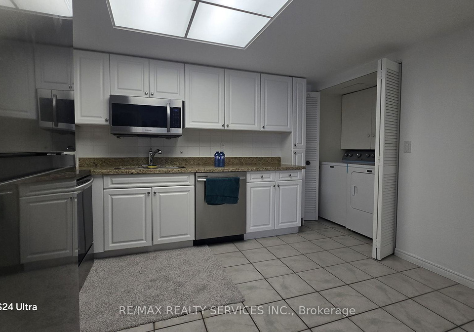 4235-sherwoodtowne-boulevard-mississauga-ontario-w12910134