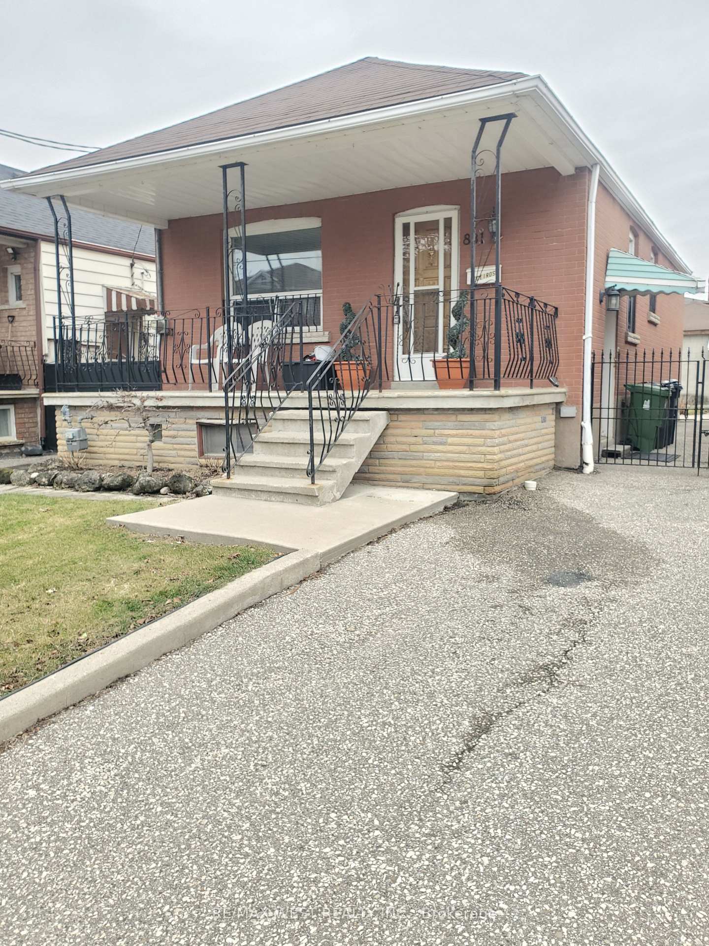 881-stclarens-avenue-toronto-ontario-w12910552