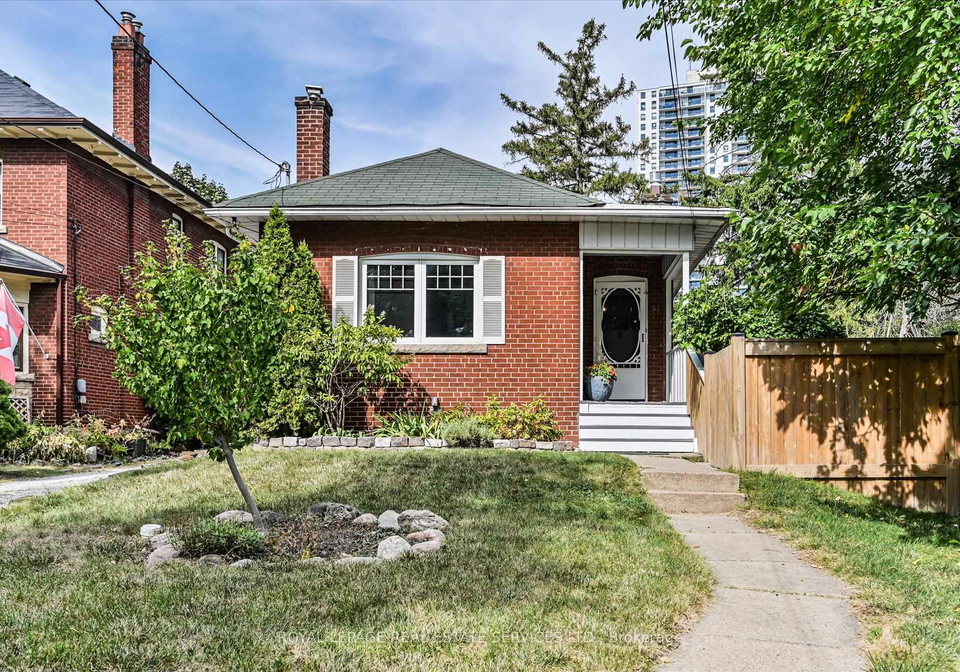 11-king-street-crescent-north-york-ontario-w12911004