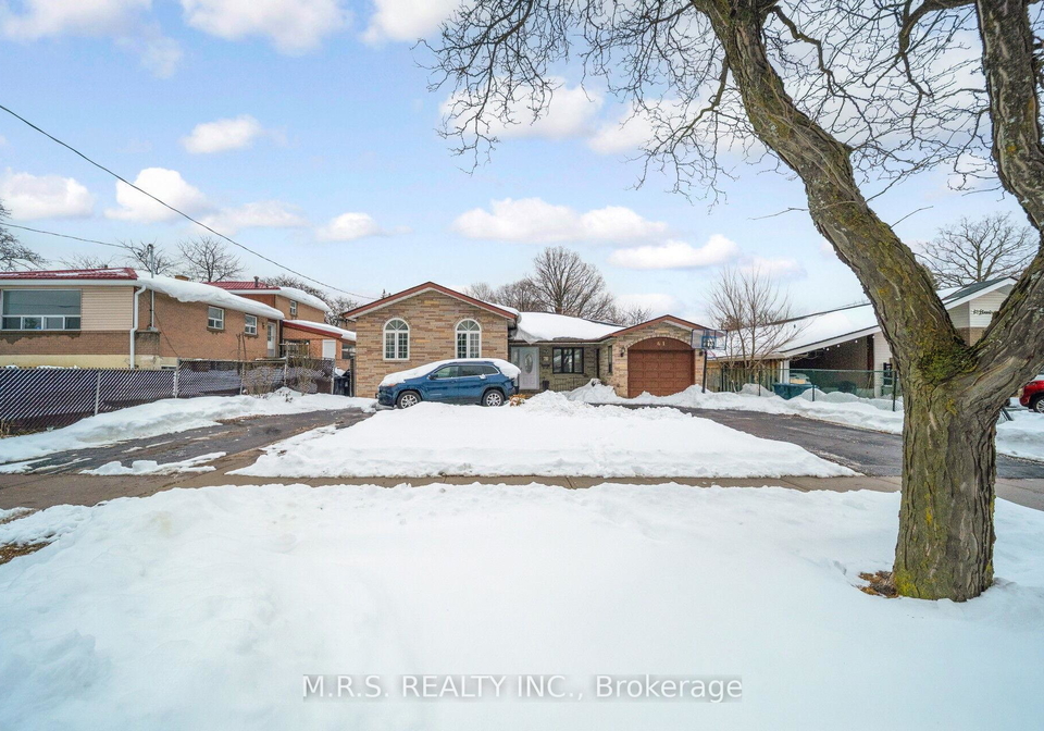 61-bloomington-crescent-york-ontario-w12911486
