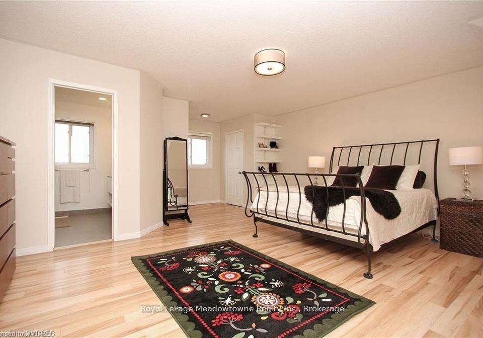 2131-white-dove-circle-oakville-ontario-w12915404