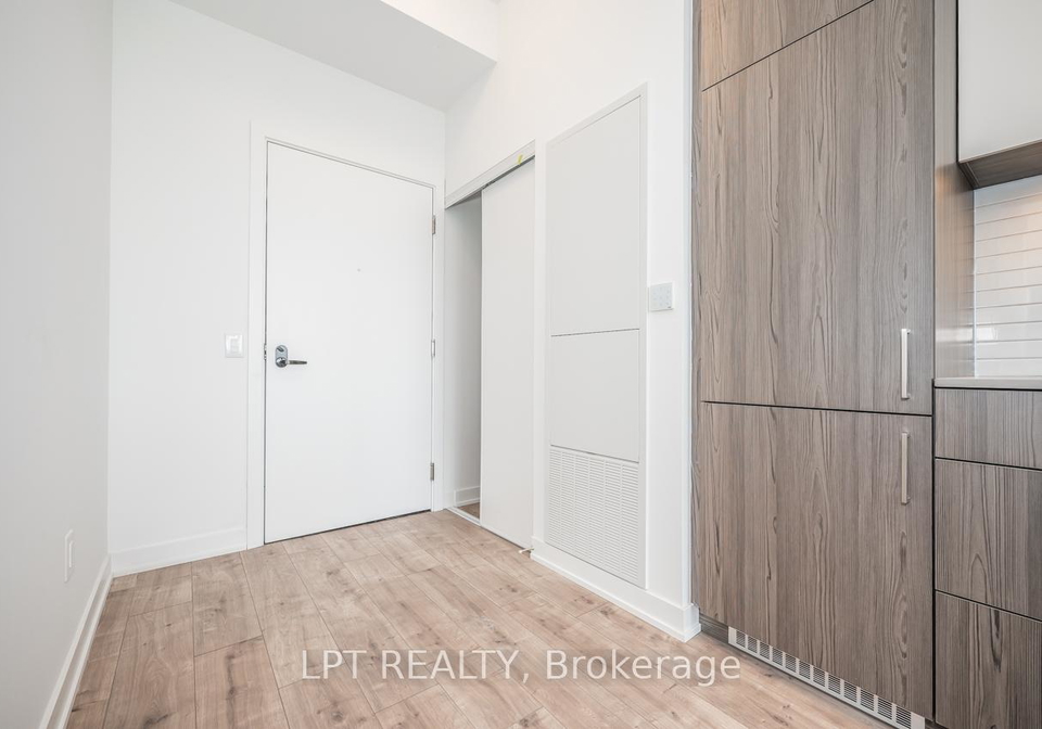 220-missinnihe-way-mississauga-ontario-w12916398