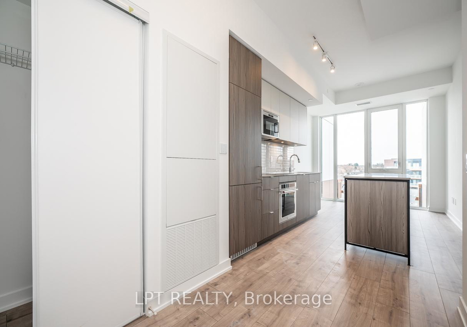 220-missinnihe-way-mississauga-ontario-w12916398