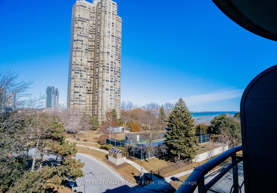 80-palace-pier-court-etobicoke-ontario-w12916810